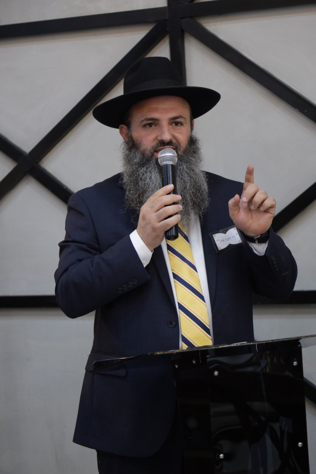 הרב עמנואל פסח באירוע של המרכז